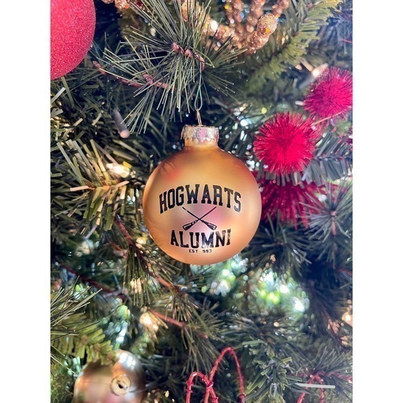 Hogwarts‎ Alumni Christmas Ornament - Picture 1 of 1